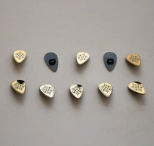 LEGO x 10 Black Minifigure, Shield Oval with Gold Chrome and Geometric Oriental