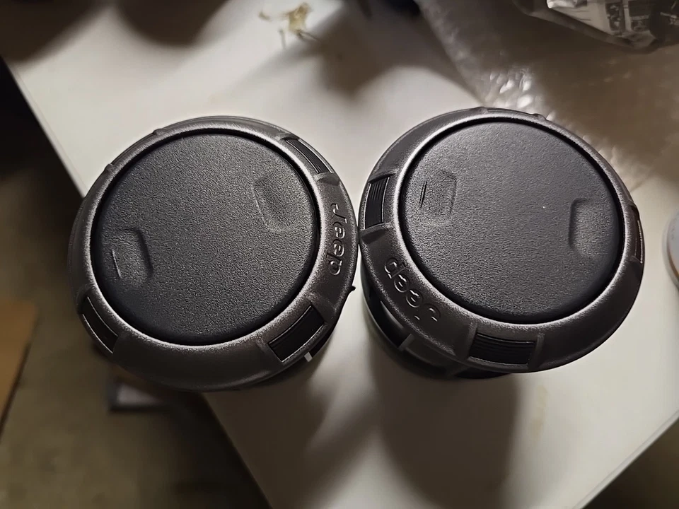 Jeep JK Wrangler OEM gris oscuro par (2) de ventilaciones de aire acondicionado para tablero de calefacción 2011-2017 Foto 3 de 4