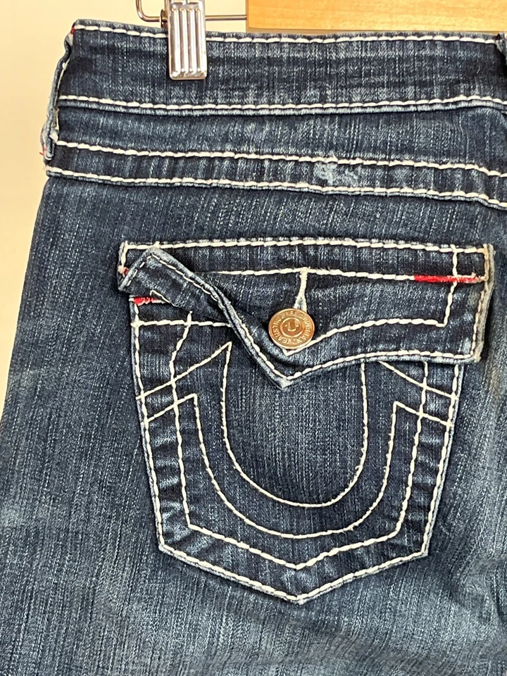 Jeans feminino True Religion tamanho 32 azul denim mistura de algodão lavagem escura fino reto - Imagem 4 de 4