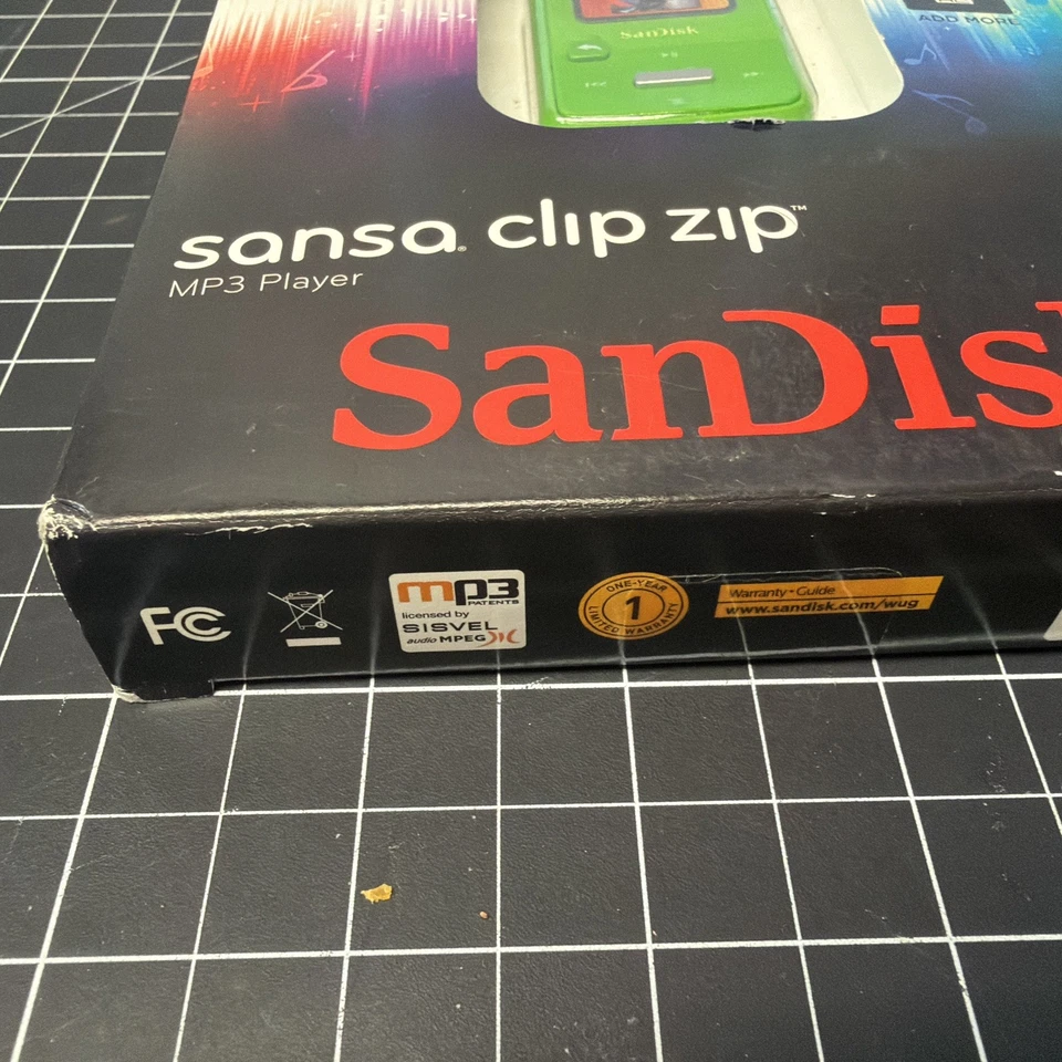 SANDISK Sansa Clip Zip 4GB MP3 Player - New In Box - Image 3 of 4