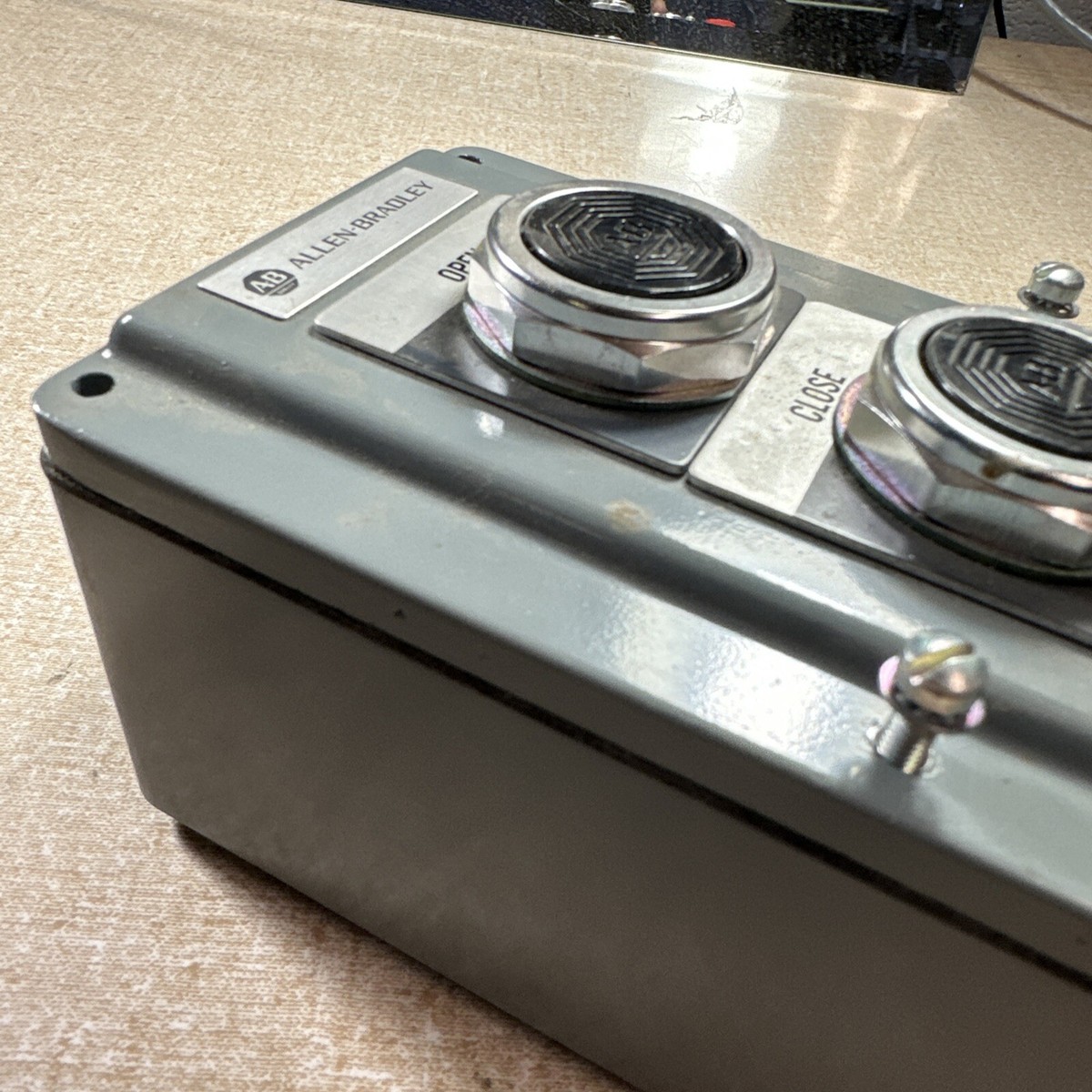 ALLEN-BRADLEY Push Button Station 800T-3TD Type 4/13 31756 ALLEN-BRADLEY Push Button Station 800T-3TD Type 4/13 31756