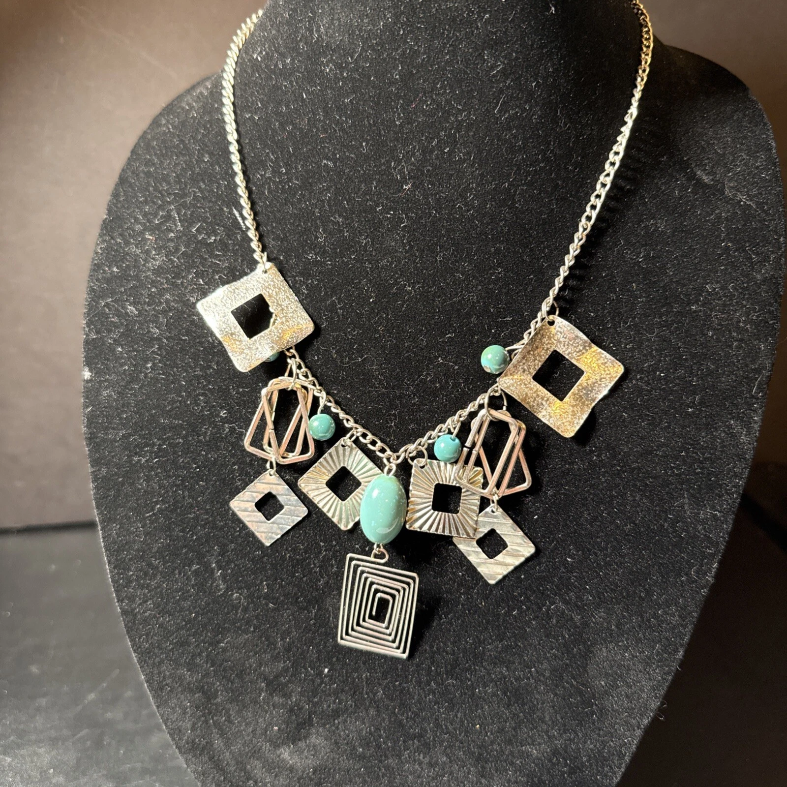 VETEMENTS Collana geometrica con ciondolo tondo tono argento moda unica contemporanea