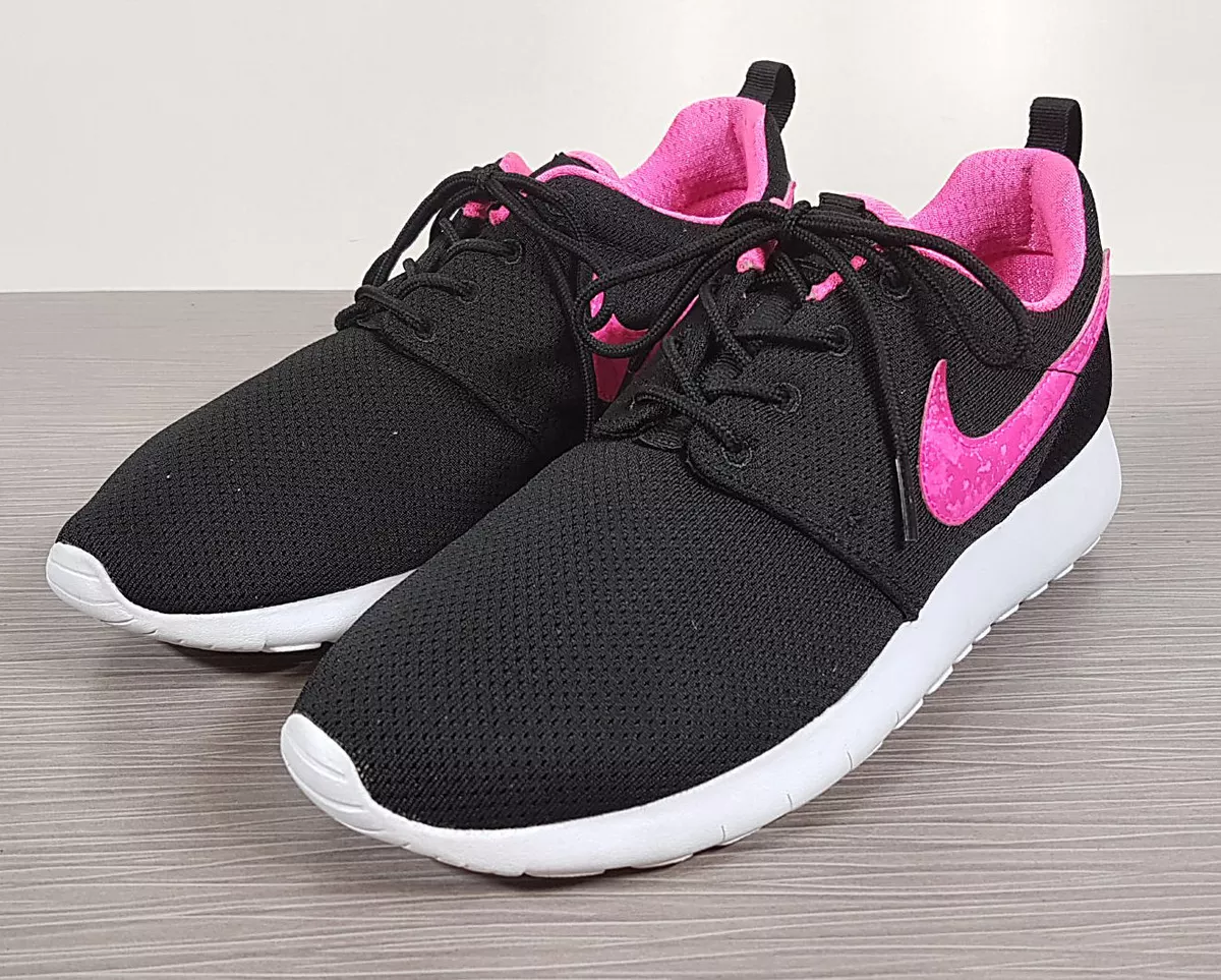 Nike roshe run cheap black and pink