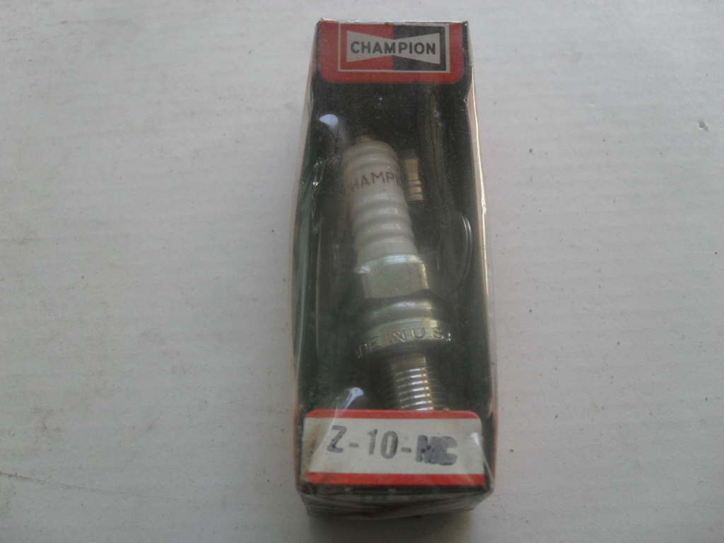 NOS NEW GENUINE CHAMPION Z-10-MC SPARK PLUG NGK C6HA AUTOLITE 4194 DENSO 4002