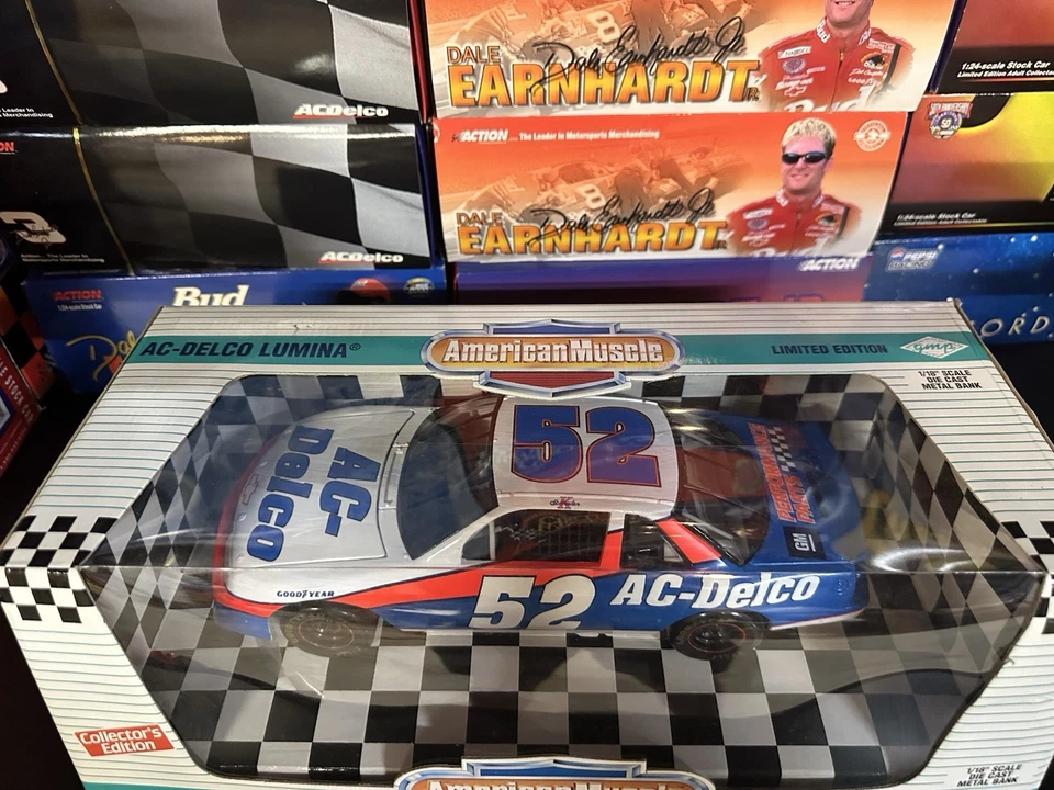 Ken Schrader 1995 AC-DELCO Nascar 1/18 Diecast American Muscle ERTL #52 Lumina  - Image 2 of 3