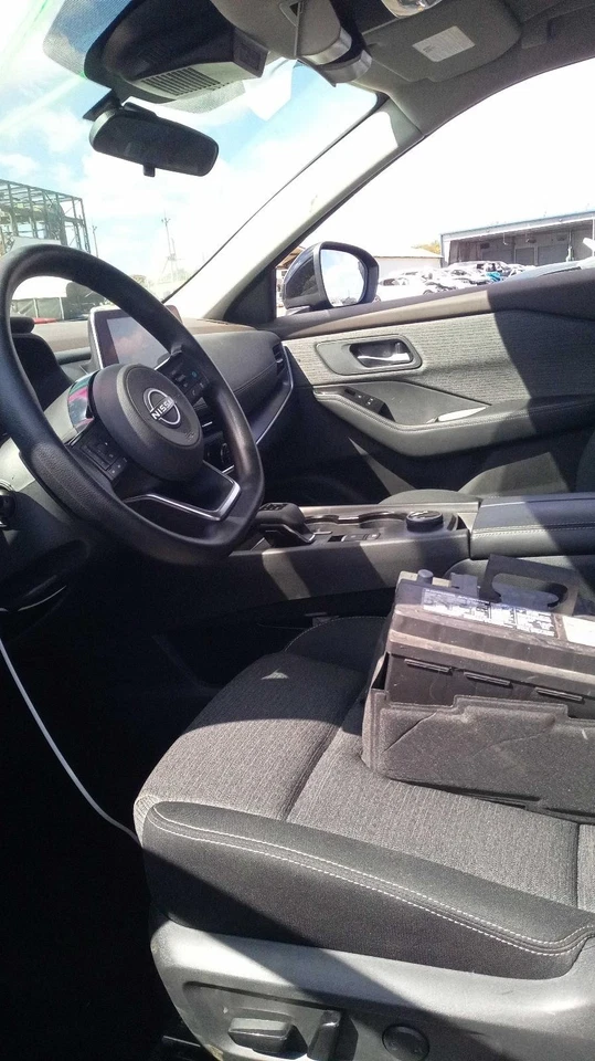 Guardabarros izquierdo Nissan Rogue 2023 negro - usado, buen estado, repuesto OEM Foto 2 de 4