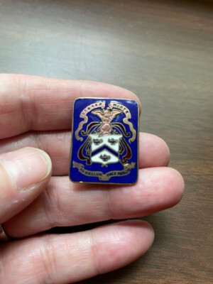 Fort Leavenworth Army Command Team Enamel Pin Medal Ad Bellum Pace Parati