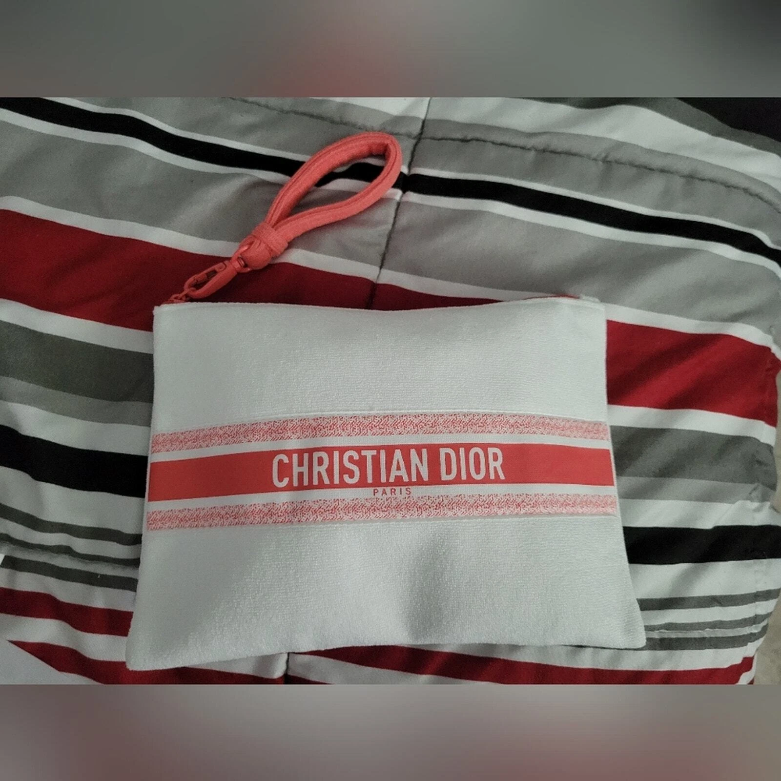 Pochette poignet Christian Dior tissu éponge collection été 2024 piscine plage neuve avec étiquette