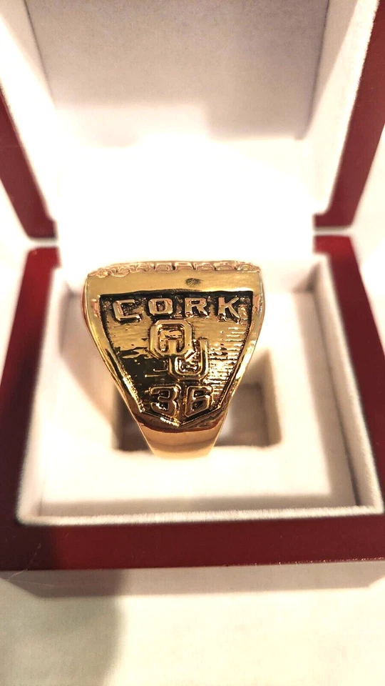 Anillo conmemorativo del campeonato Oklahoma Sooners con caja de presentación de madera Foto 2 de 3