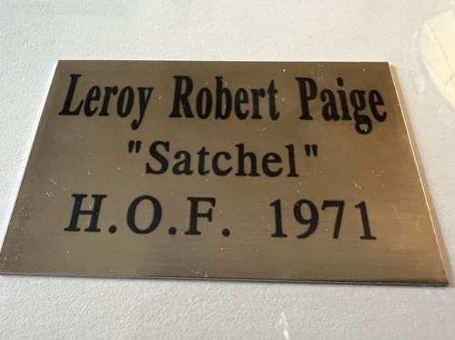SATCHEL PAIGE VERY NICE AUTOGRAPHED PHOTO BASEBALL HALL OF FAME COA JSA - Picture 4 of 6