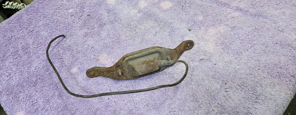 OLDSMOBILE TORONADO LICENSE PLATE CORVETTE LIGHT LAMP REAR BUMPER HOUSING 1968 - Image 2 of 2