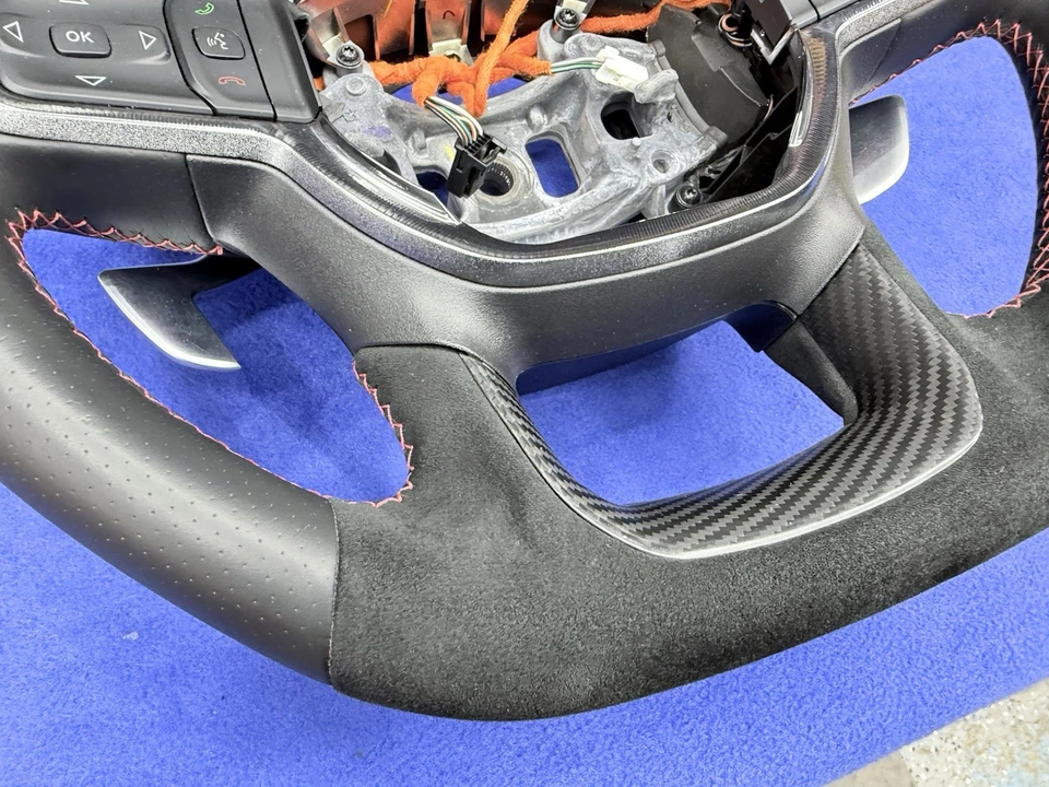 2021 - 2024 Ram 1500 TRX 原始设备制造商桨移加热方向盘红色针,碳 — 第 2/4 张图片