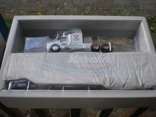 NIB 1997 Vintage The American Racing Scene II 1:64 Diecast Hauler Mark Martin - Picture 3 of 5