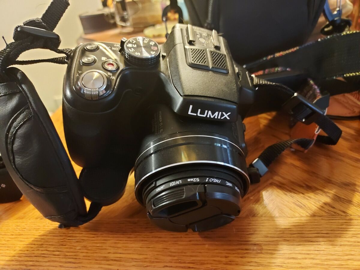 Panasonic Lumix DMC-FZ200 12.1MP Digital Camera w/Leica 25 Panasonic Lumix DMC-FZ200 12.1MP Digital Camera w/Leica 25