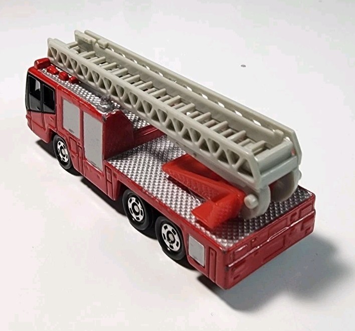 タカラトミー HINO AERIAL LADDER FIRE 2002 Takara Tomy Tomica #108 Red Hino Aerial Ladder Fire