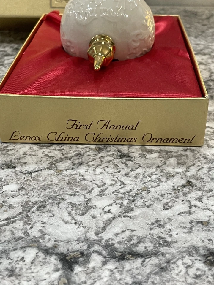 1982 Lenox Primer Adorno Anual de Navidad Bola Aguja, China Tono Marfil con 24 K Foto 4 de 4