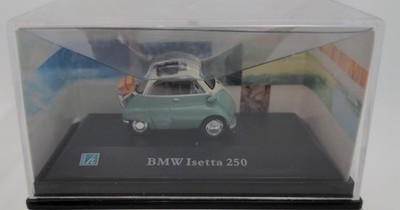 Hongwell 71104 1:72 Scale Cararama Mint/Cream BMW Isetta 1955 Die Cast Car