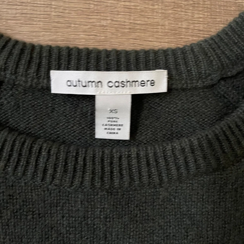 Otoño Cachemira Verde Cuello Redondo Suéter con Textura Tejido y Acentos Cuero Foto 3 de 4