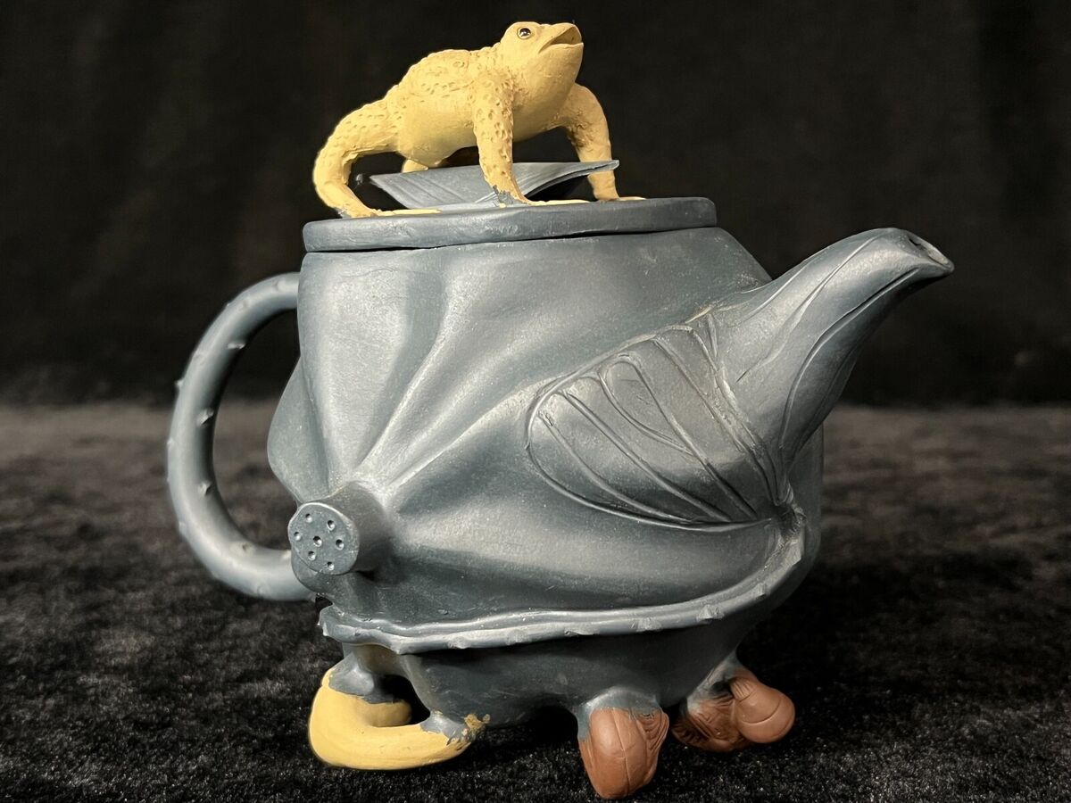 VINTAGE CHINESE YIXING PURPLE CLAY TEA POT LOTUS POR & TOAD VINTAGE CHINESE YIXING PURPLE CLAY TEA POT LOTUS POR & TOAD