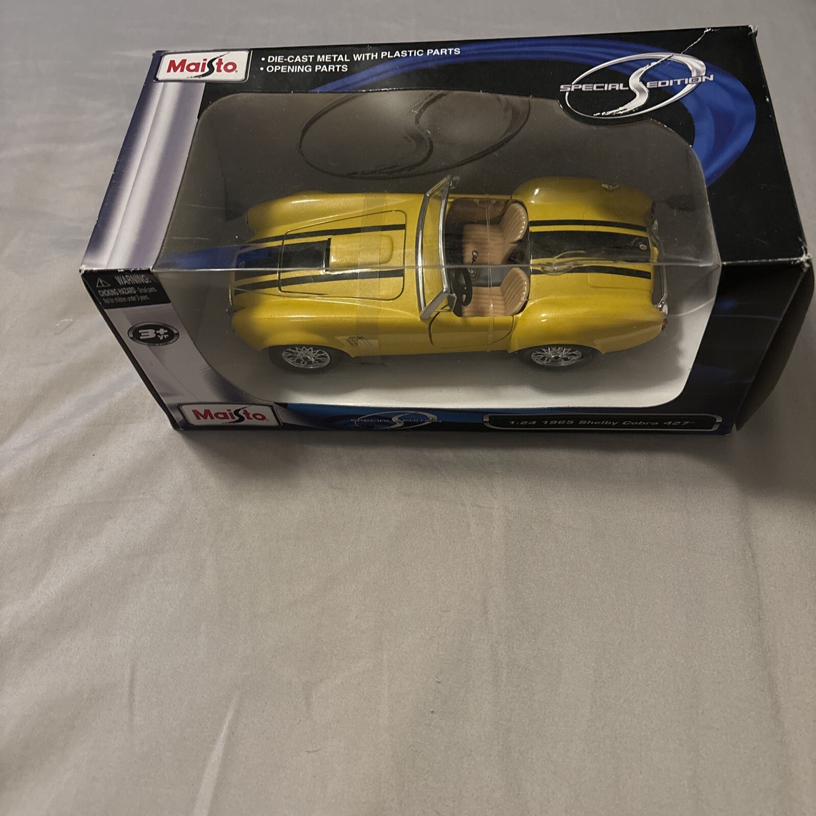 Kinsmart 1965 Shelby Cobra 427 S/C Diecast Model Car - 1:32 Scale, Yellow (Pack Of 5)