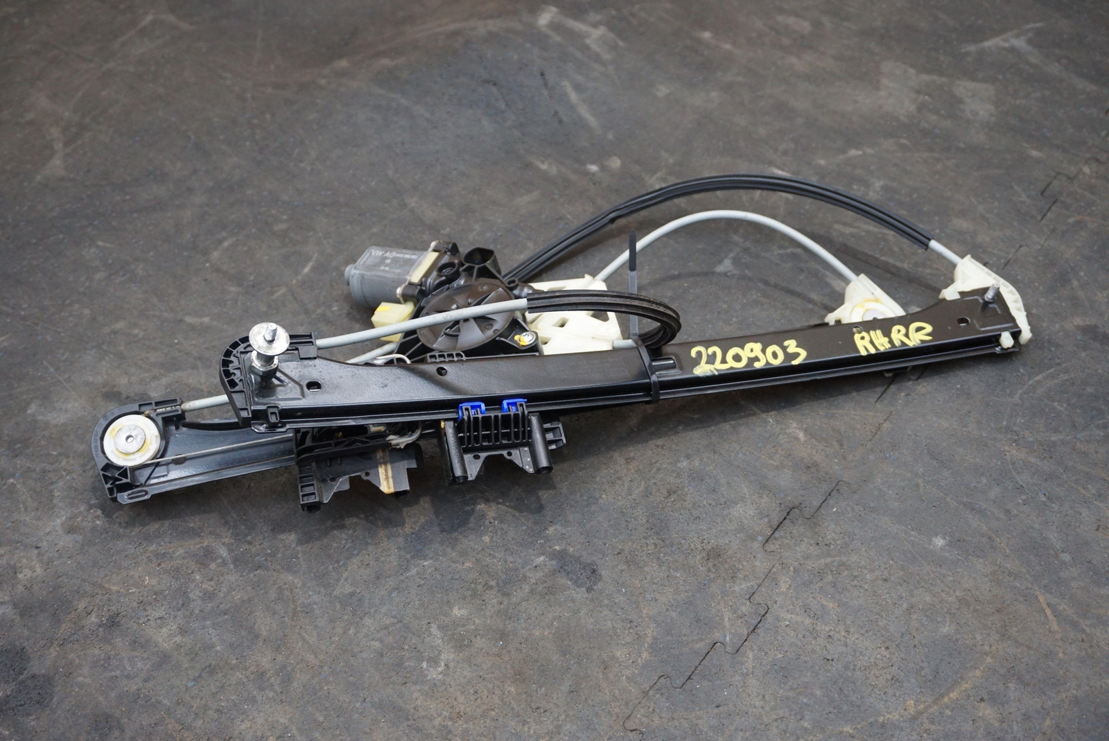 Rear Right Door Window Regulator Motor Assembly OEM 4M0839462A Bentley Bentayga