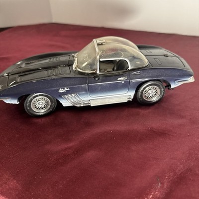 Motormax 1961 Chevrolet Chevy Corvette Mako Shark Concept 68802 1
