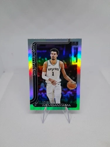 Victor Wembanyama 2025-26 Topps Flagship #195 Rainbow Foil  Spurs