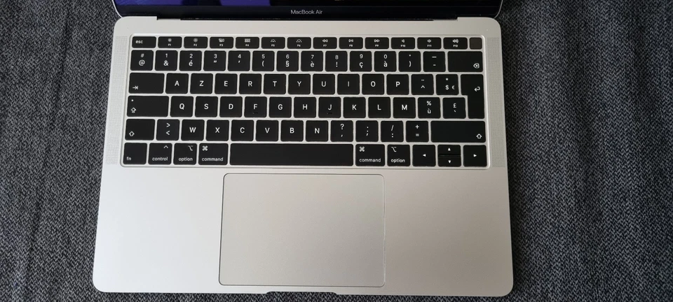 Apple MacBook Air 13" 2019 · i5 · 16GB · 250GB, photo 2 sur 5
