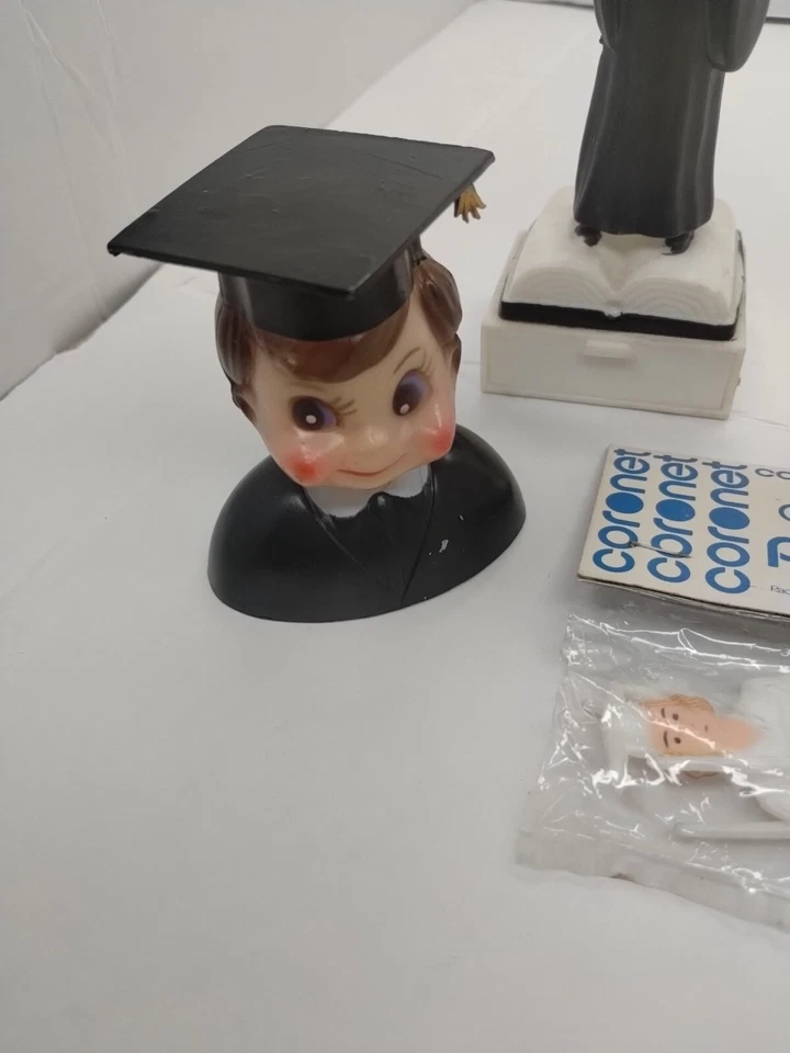 老式毕业人偶蛋糕装饰/纪念品 — 第 4/4 张图片