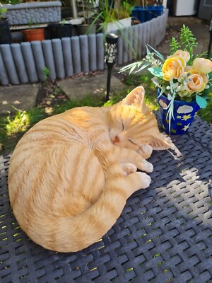 Vivid Arts realistische schlafende Ingwer Katze Gartendekoration