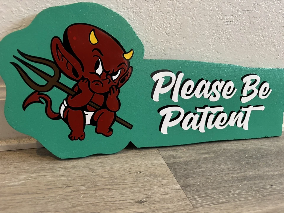 Letrero de punta de peluquería tatuaje Devil Please Be Patient Foto 2 de 4