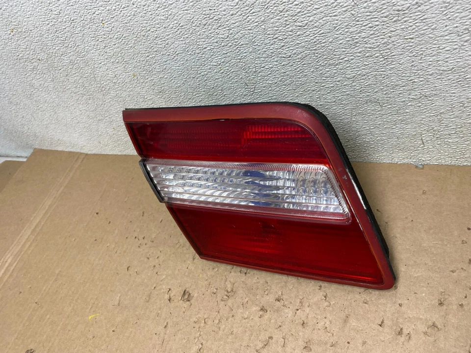 Luz trasera interior lateral izquierda Infiniti Q45 1997-1998 OEM E8863 KC Foto 2 de 4