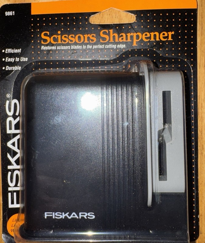 New Fiskars - Clip-Sharp™ Scissors Sharpener 9861