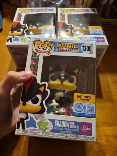 Funko Pop Sonic The Hedgehog SHADOW WITH EMERALDS #1300 HOT TOPIC FLOCKED