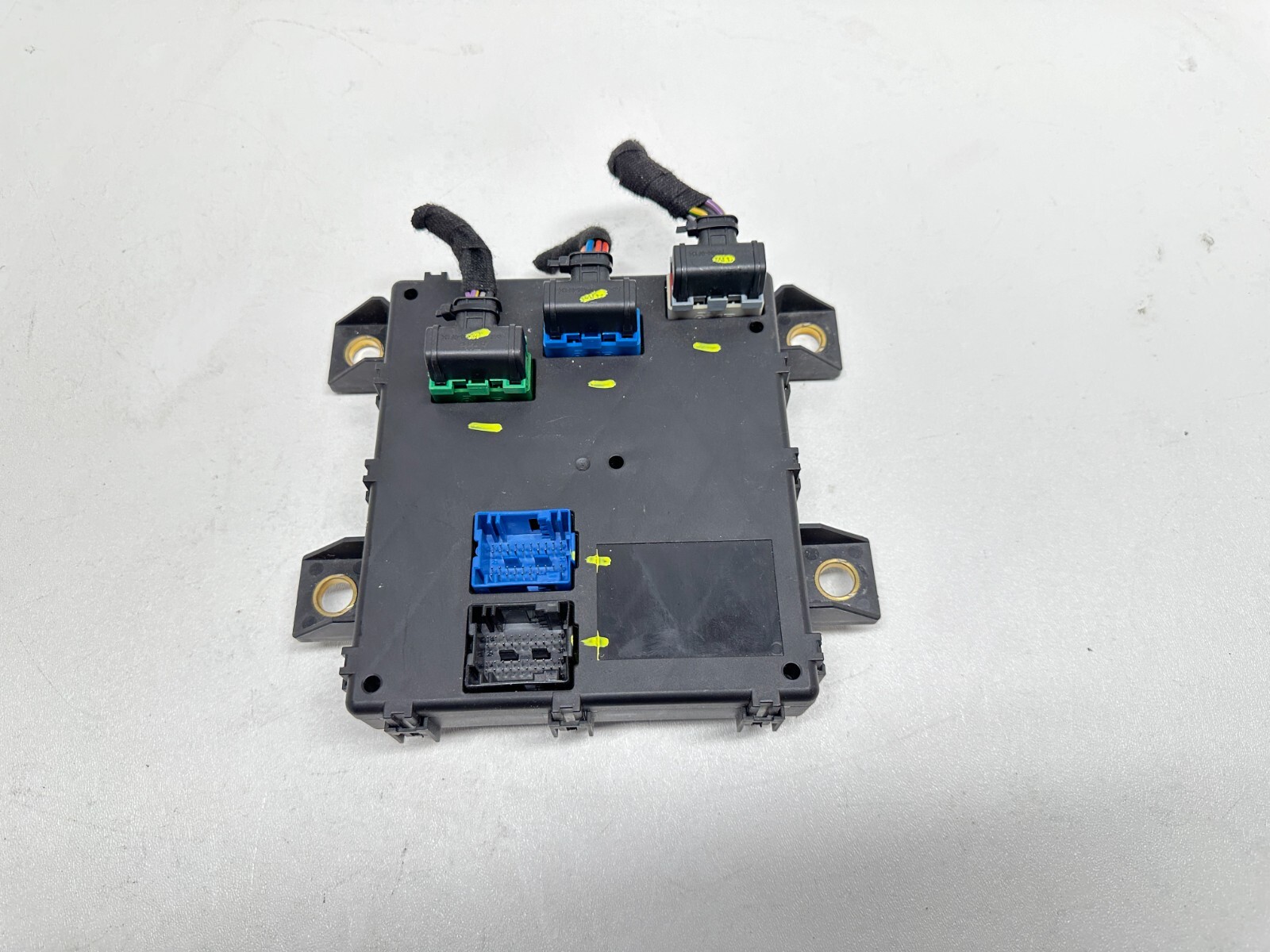 H40439 2003-2012 Maserati Quattroporte REAR TRUNK RELEASE OPENER CONTROL MODULE
