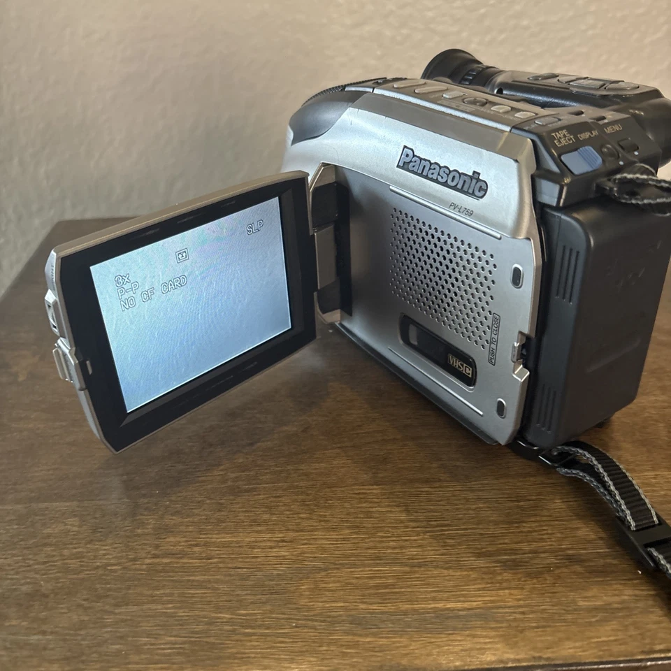 Panasonic PalmSight PV-L759D VHS-C Camcorder w/New Battery/Charger & More-Tested - Image 4 of 4