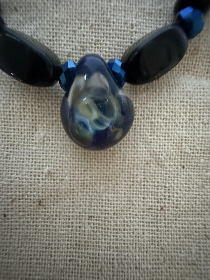 Collar Talismán Giorgio Tsoukalos Itty Bitty Antiguos Extraterrestres ÚNICO EN SU CLASE DIFÍCIL DE ENCONTRAR Raro Foto 3 de 4