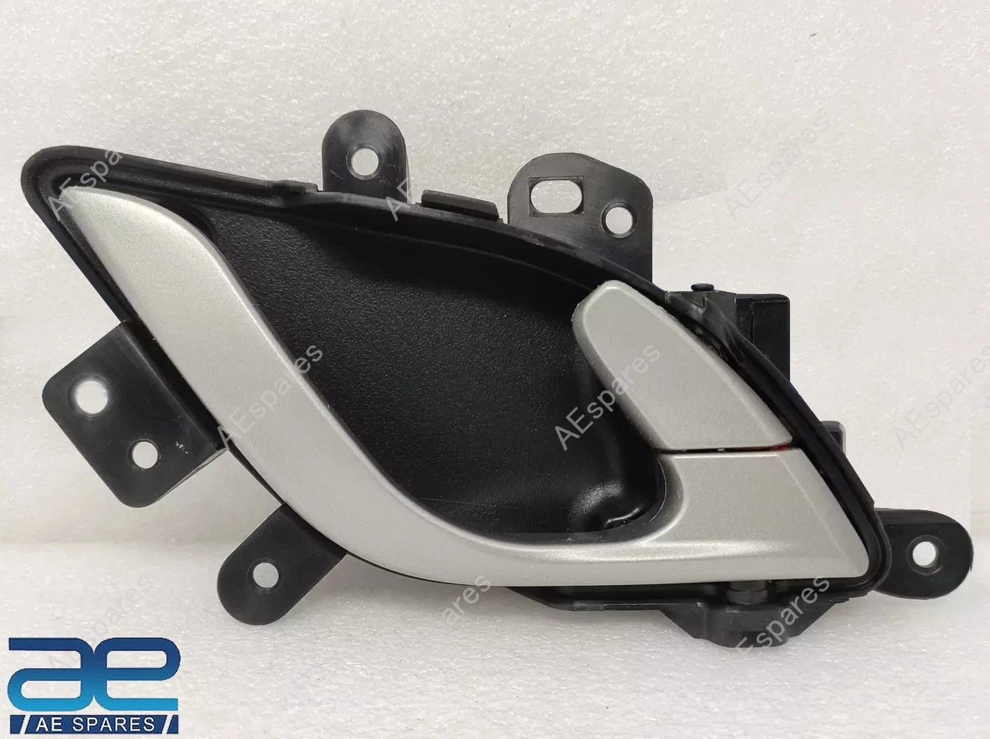 Interior Front Door Handle Assy RH for Mahindra XUV500 2015-2022 0114DAW00061E