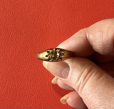 TRÈS BELLE BAGUE ANCIENNE T55 PLAQUÉ OR SERTIE D’UNE PIERRE VERTE A DÉFINIR TTBE