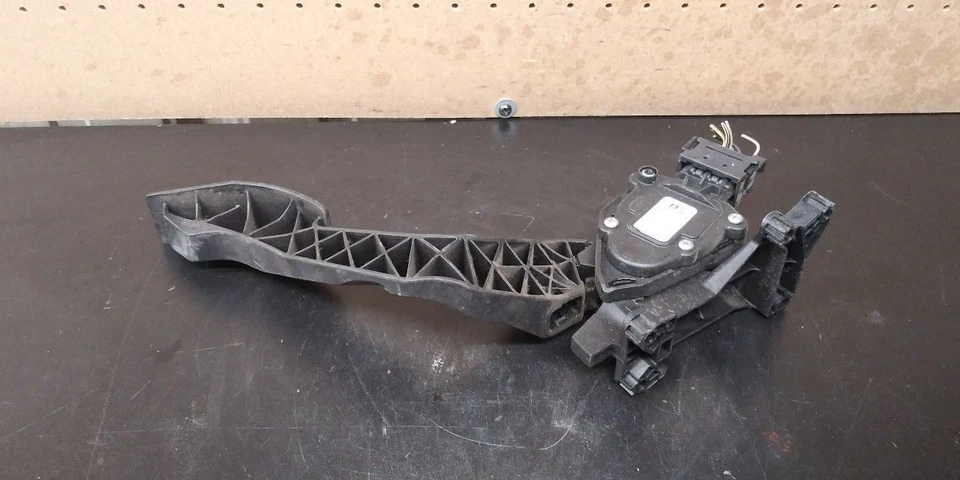 17 18 19 20 21 22 JEEP BRÚJULA ACELERADOR PEDAL DE ACELERADOR OEM 51980266 Foto 2 de 4