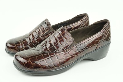 clarks nursing clogs