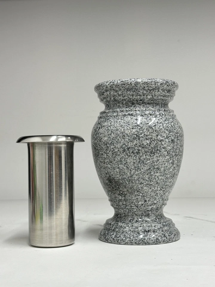 Florero Memorial Cemetery - Jarrón de granito real con interior de acero inoxidable Foto 2 de 4
