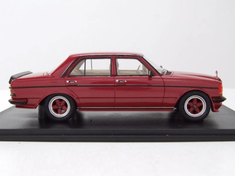 Mercedes 280 E AMG W123 1980 Rosso Metallico Modellino 1:43 Neo Scale Models - Immagine 4 di 4
