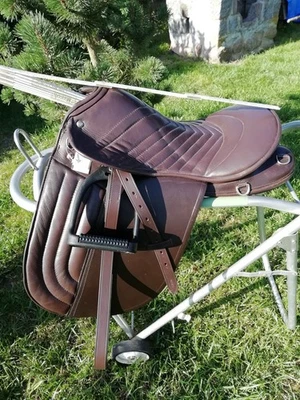 Reitsattel Distanz Wanderreitsattel - Mittelbreite Kammerweite - 17"/42cm Sitz - Bild 1 von 4