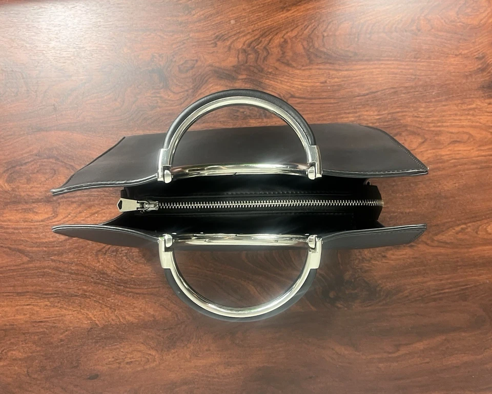 Bolsa tote tiracolo BCBGeneration preta satchel prata alça anel - Usado muito bom estado usado - Imagem 4 de 4