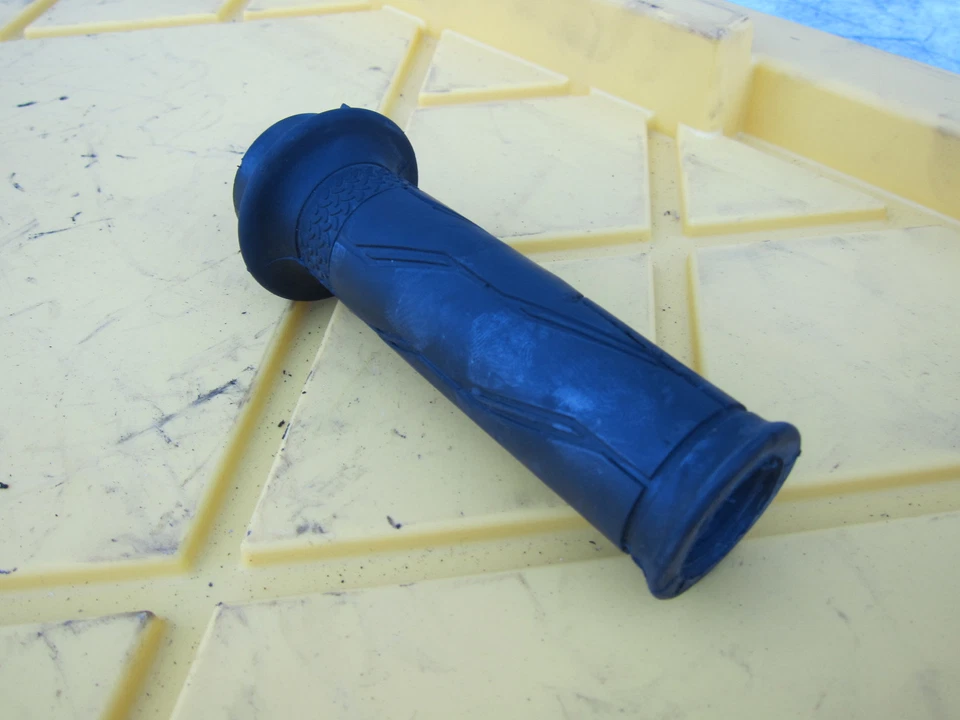 2003 SUZUKI GSXR750 OEM TUBO DE ADERÊNCIA DO ACELERADOR DIREITO - Imagem 2 de 4