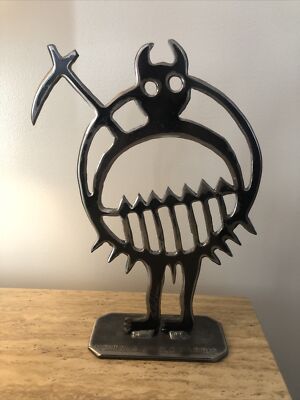 Michael James signed/dated Montana shield warrior warrior, 1999￼ Sculpture Art