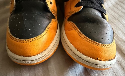 Nike Air Jordan 1 Mid Reverse Yellow Toe Taxi Black 554725 -701 size 6Y youth - Picture 5 of 6