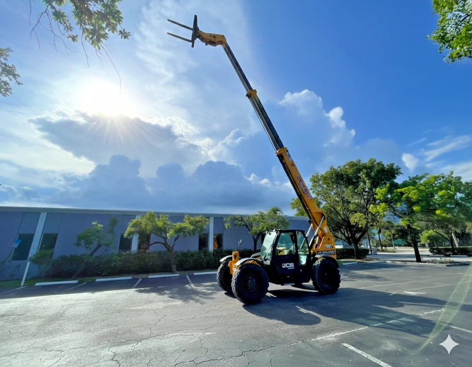 Empilhadeira telescópica 2021 JCB 509-42 - Diesel - 9.000 libras elevação máxima - 1.185 horas