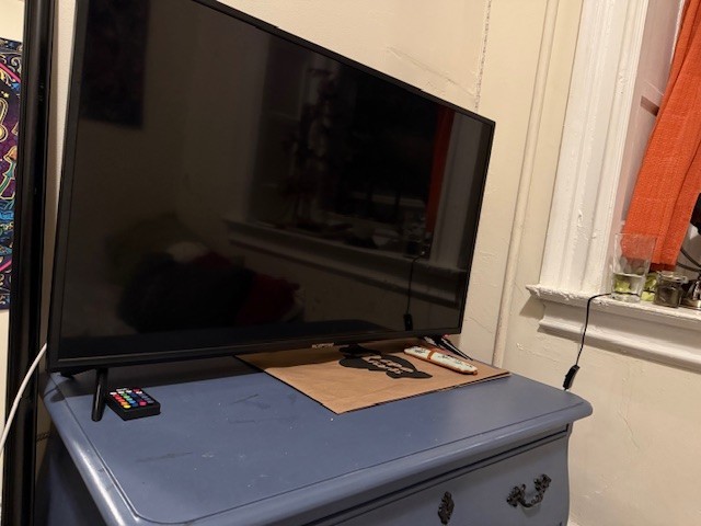 39 inch Flatscreen TV lightly used. Sceptre brand.